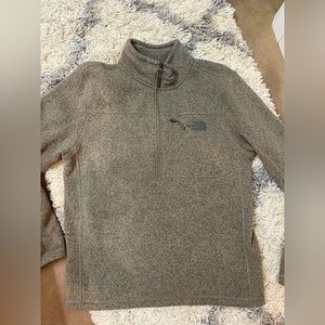 northface half zip. Great condition. Very warm